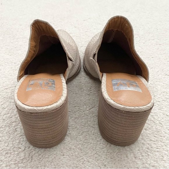 Dolce Vita Tendle Block Heel Mule Taupe Snakeskin, Sz 6.5 - Picture 7 of 10